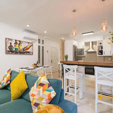 Апартаменты Living Canteras Homes - Beachside Parking